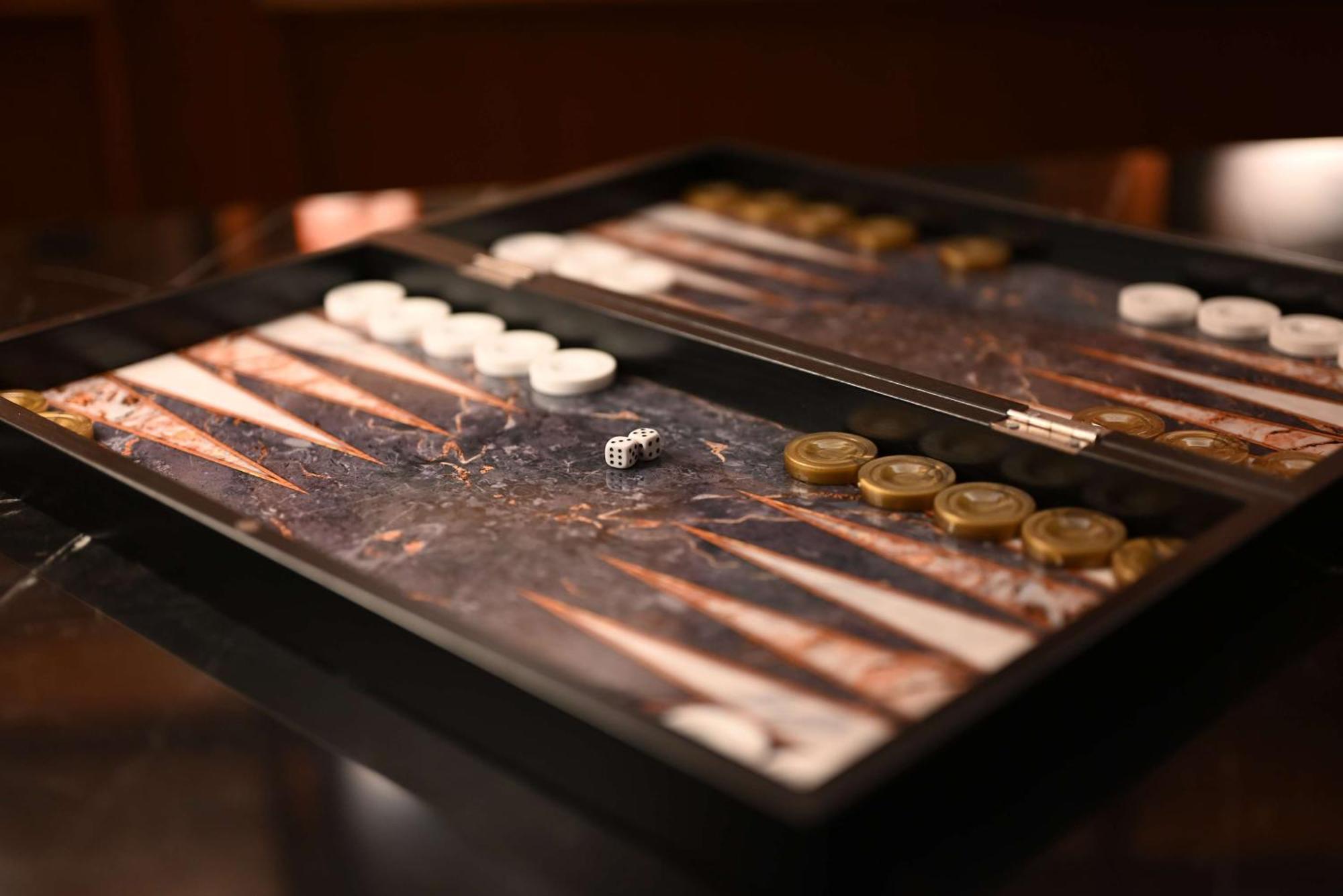 Mansard Riyadh, A Radisson Collection Hotel Luaran gambar A backgammon board