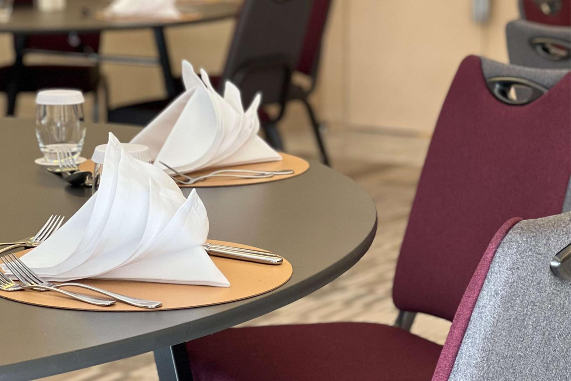 Mansard Riyadh, A Radisson Collection Hotel Luaran gambar The dining room at the Royal Albert Hall