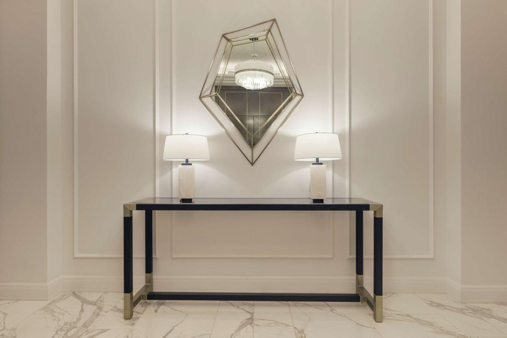 Mansard Riyadh, A Radisson Collection Hotel Luaran gambar A console table