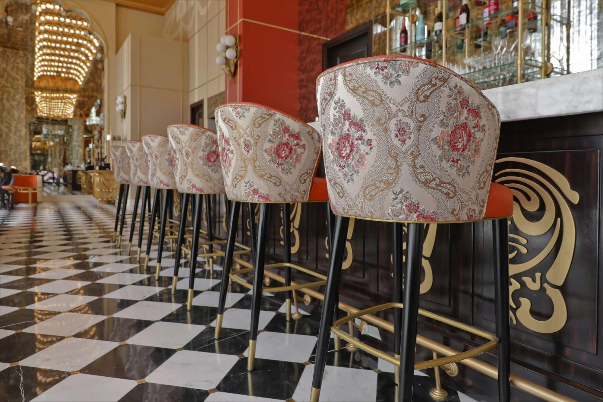 Mansard Riyadh, A Radisson Collection Hotel Luaran gambar Bar stools