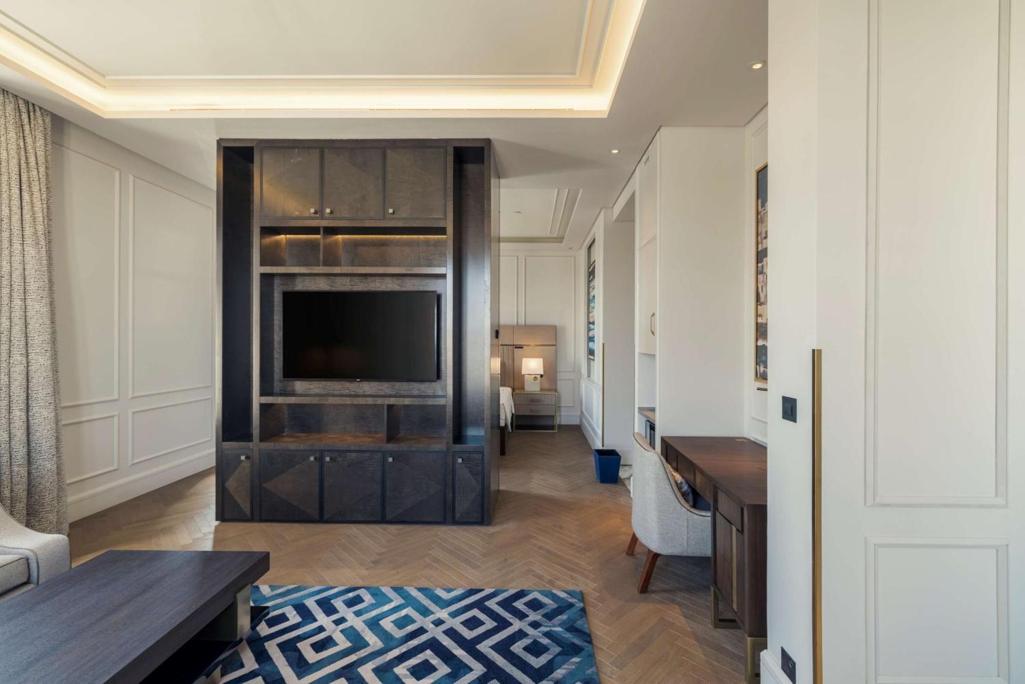 Mansard Riyadh, A Radisson Collection Hotel Luaran gambar The interior of a suite at The Ivy Collection
