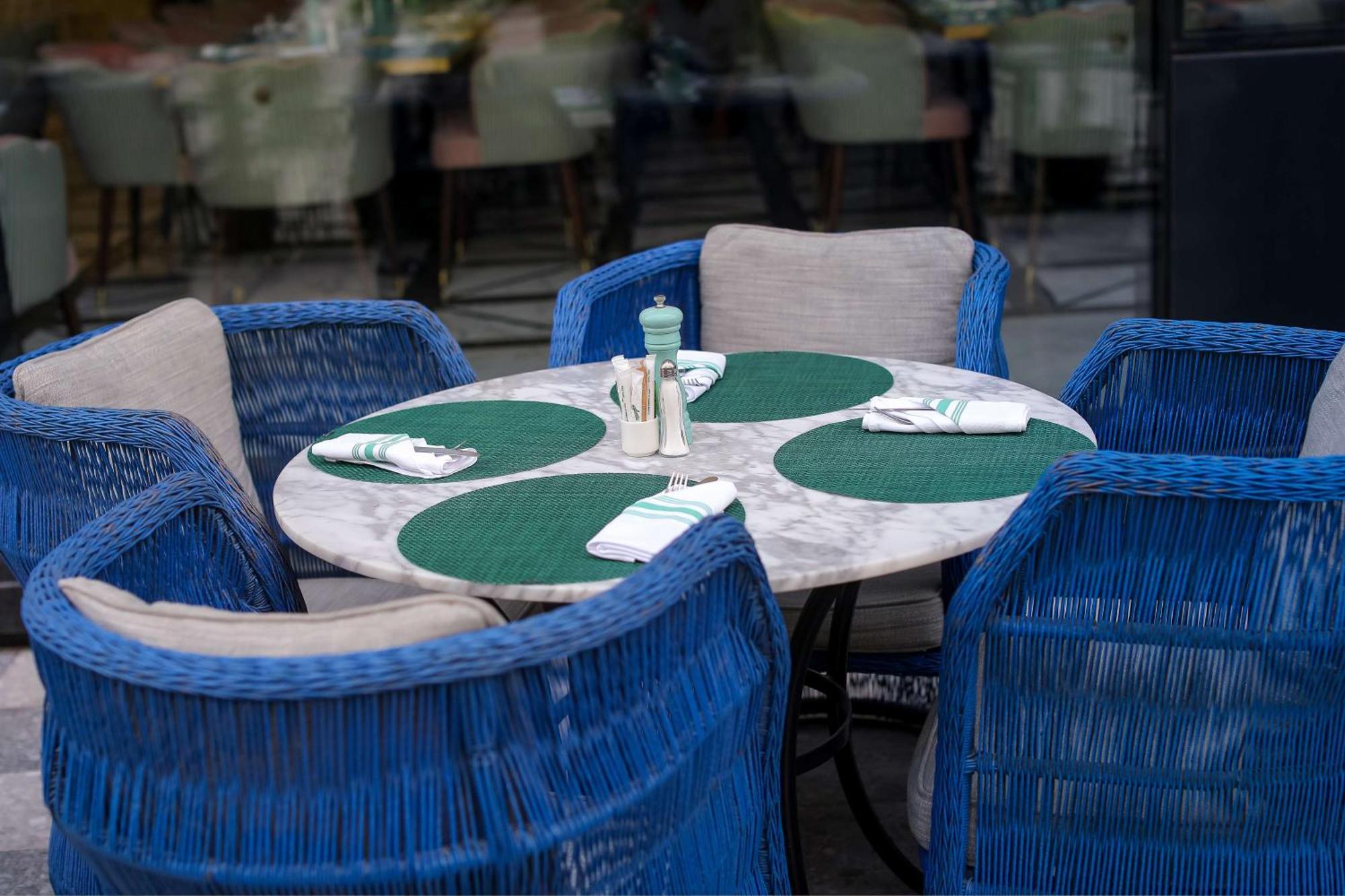 Mansard Riyadh, A Radisson Collection Hotel Luaran gambar A table with placemats