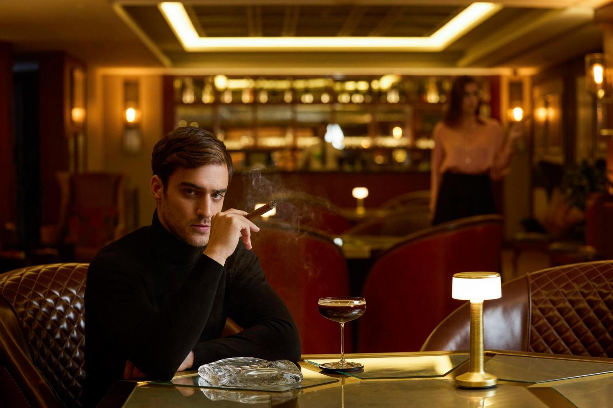 Mansard Riyadh, A Radisson Collection Hotel Luaran gambar The bar at the Mandarin Oriental, London